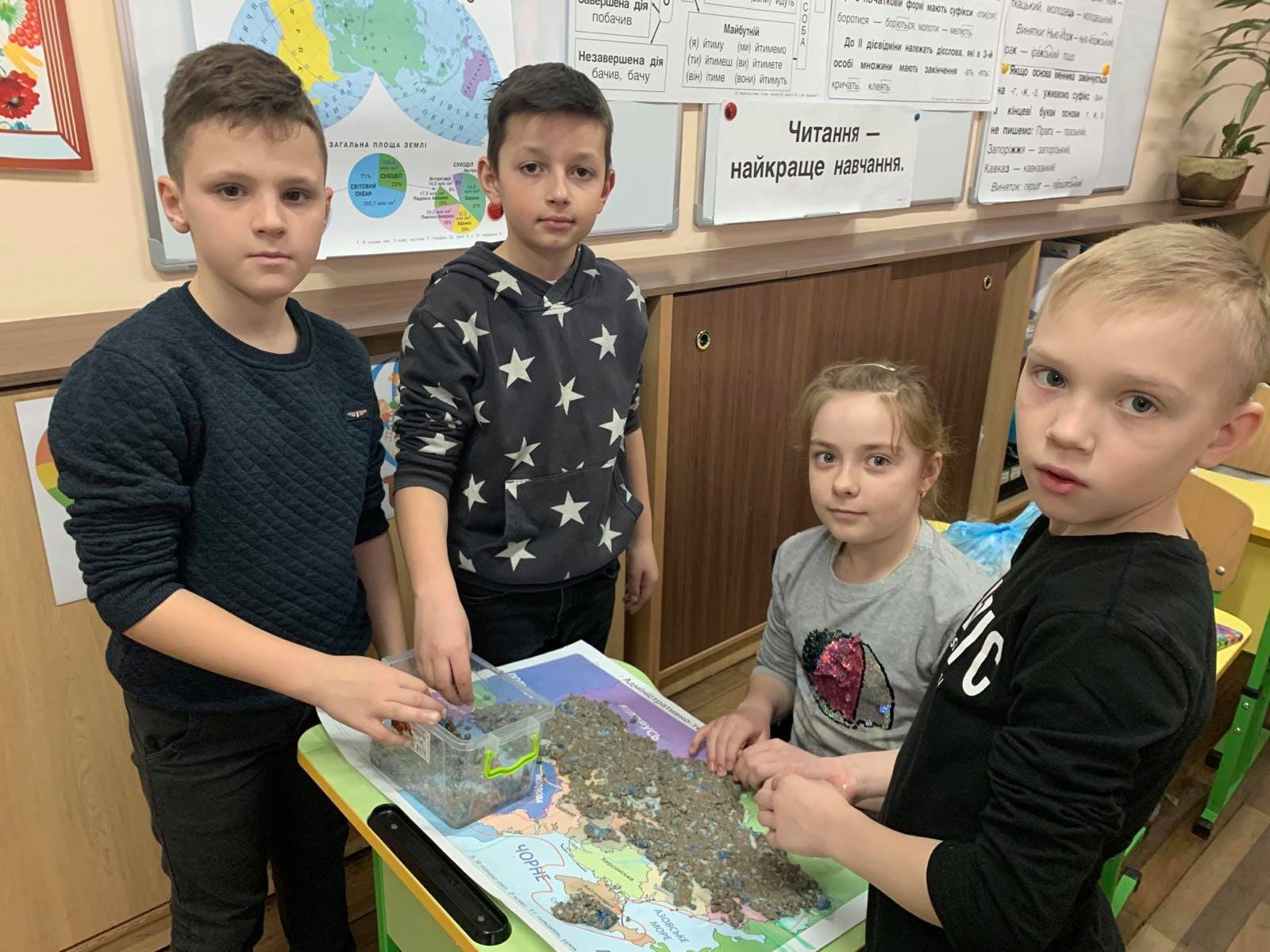 Вивчення особливостей рельєфу України у техніці пап'є-маше