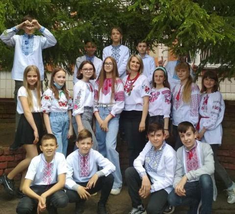День вишиванки. Учні 6-Г класу